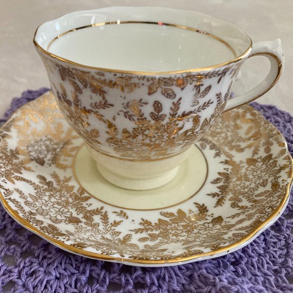 Colclough Genuine Bone China Made in England Gold Floral Tea Cup and Saucer - Picture 2 of 8